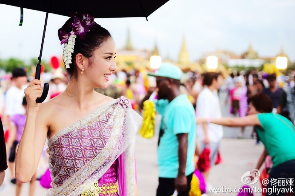 Đồng Lệ Á: Tuyệt sắc Trung Quốc vì sao chấp nhận chồng liên tục có bồ?